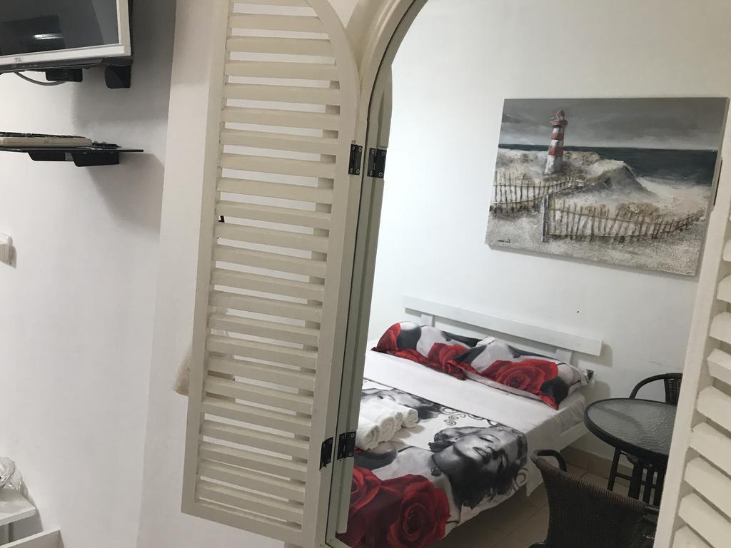 Netanya Motel Pierre Extérieur photo
