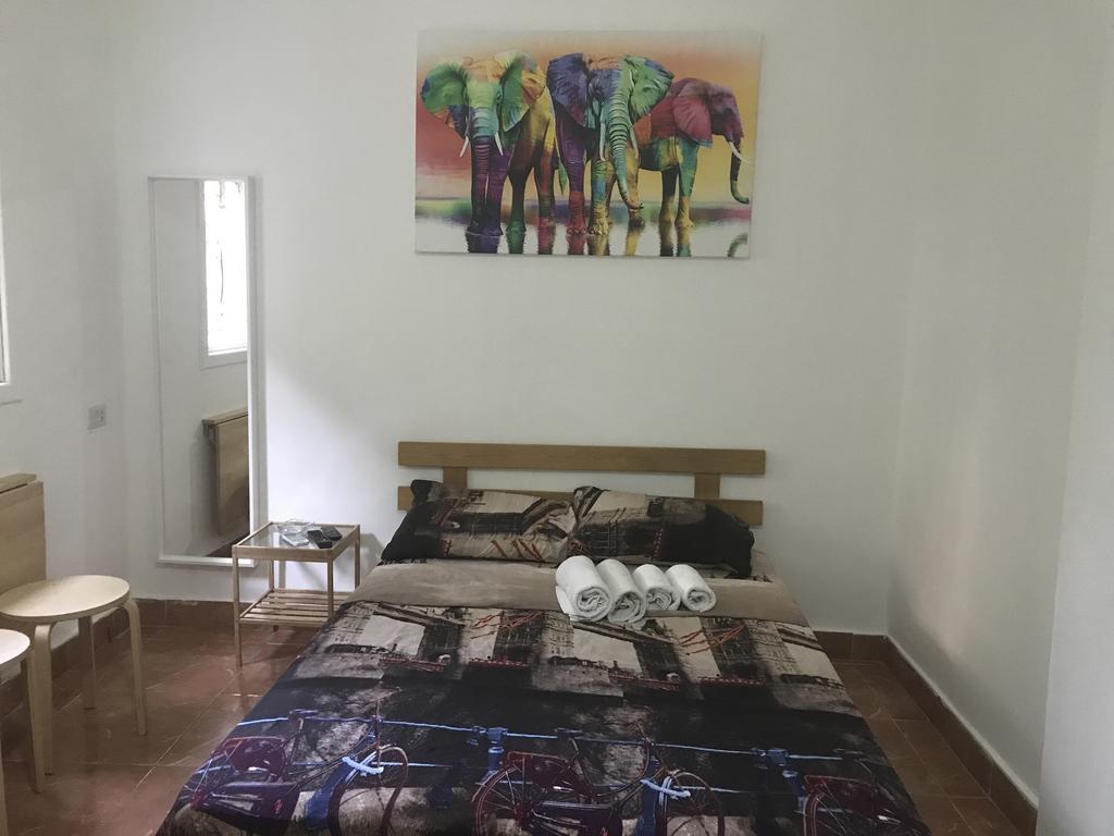 Netanya Motel Pierre Chambre photo