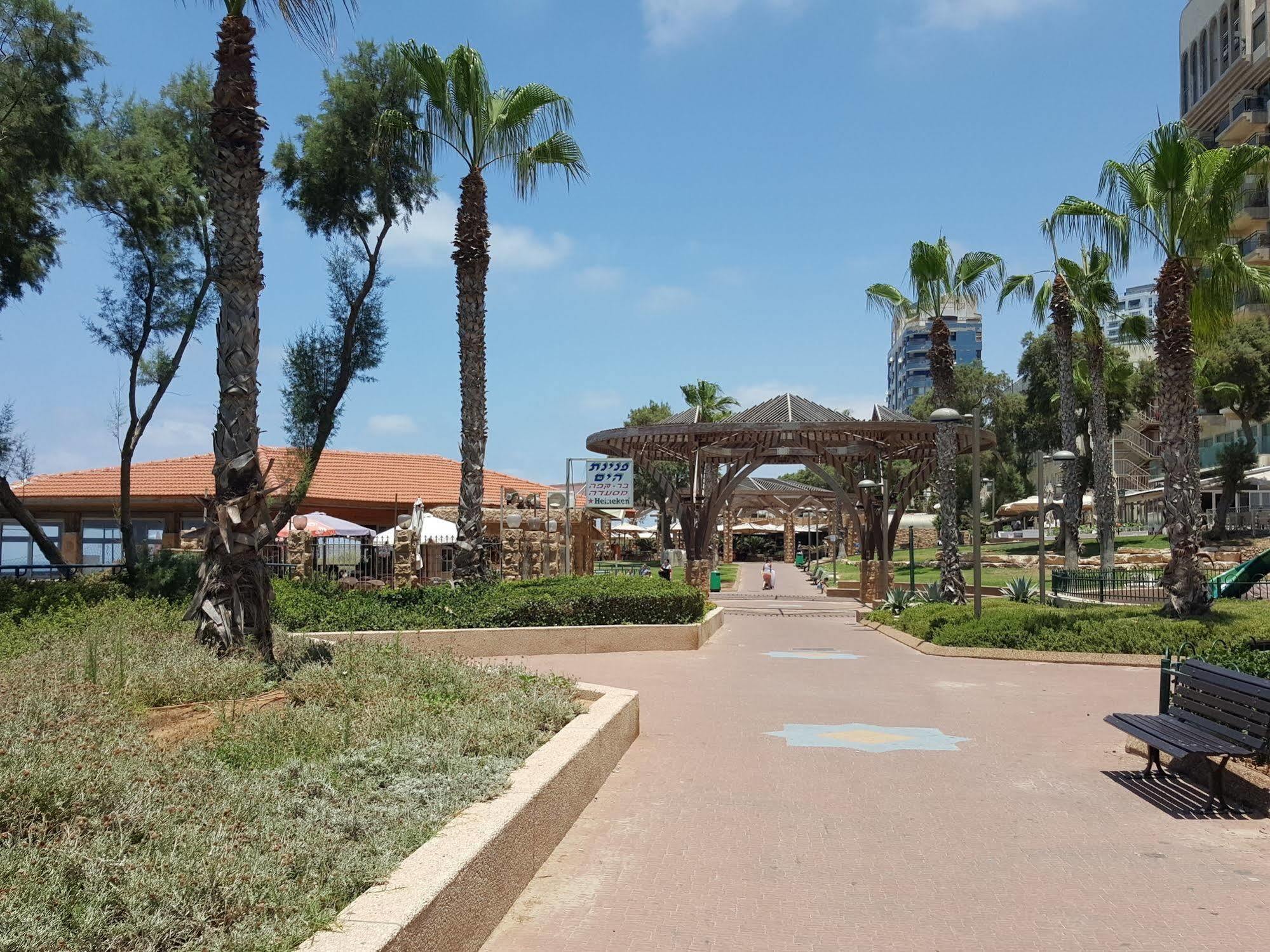 Netanya Motel Pierre Extérieur photo