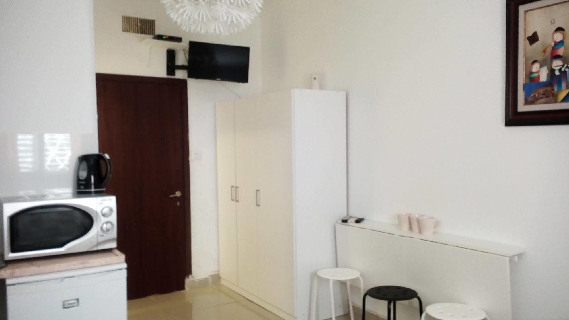 Netanya Motel Pierre Extérieur photo