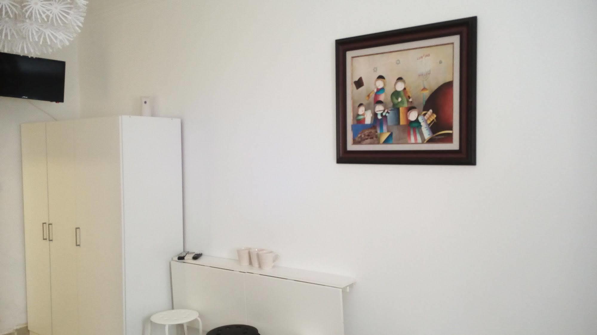 Netanya Motel Pierre Extérieur photo