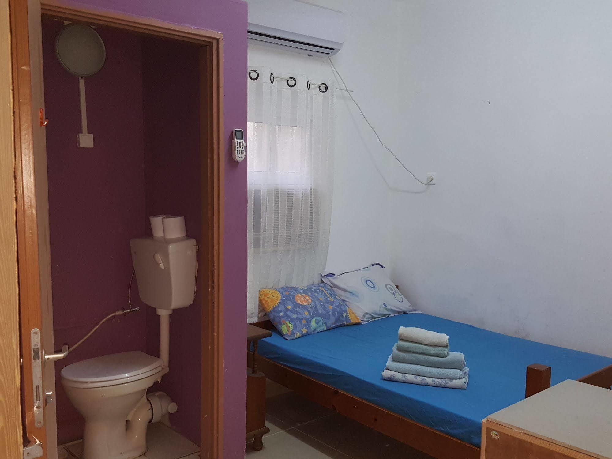 Netanya Motel Pierre Extérieur photo